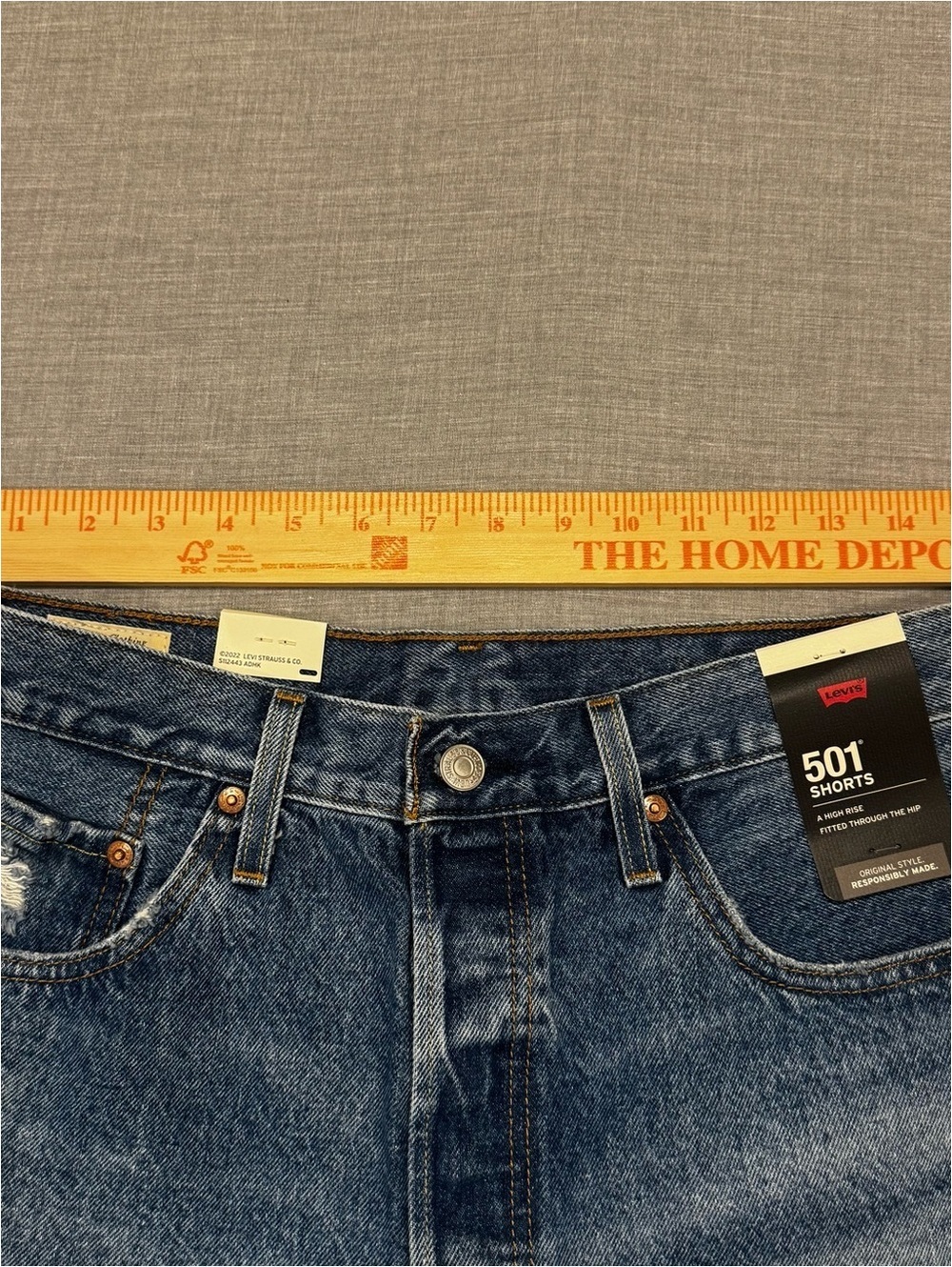 Levi’s 501 Women’s Denim Jean Shorts Size 32 Button Fly Blue Cutoff High Rise - Picture 8 of 11